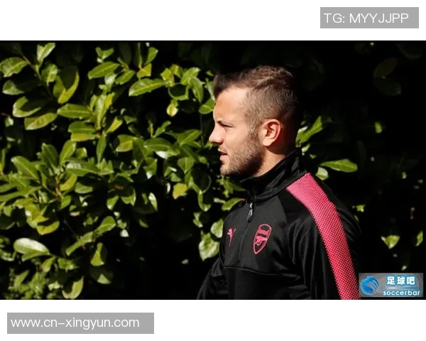 独特足球形项链设计展现运动激情与时尚魅力的完美结合 独特足球形项链设计展现运动激情与时尚魅力的完美结合